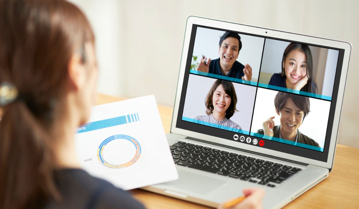 How Communication Tools Improve Customer Engagement Online